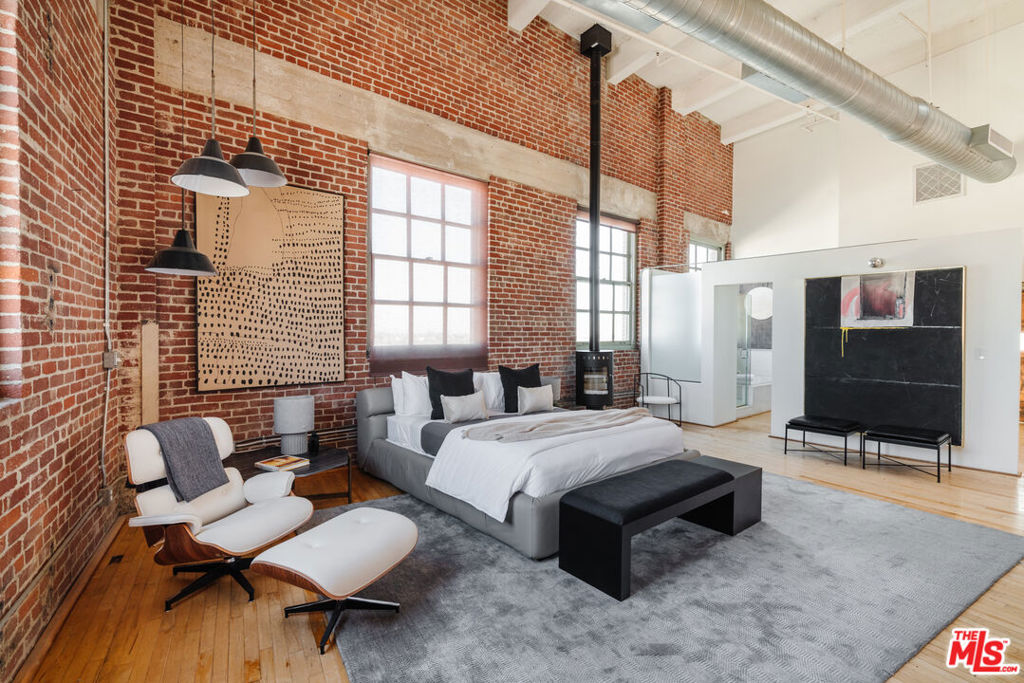1850 INDUSTRIAL Street Unit: 703