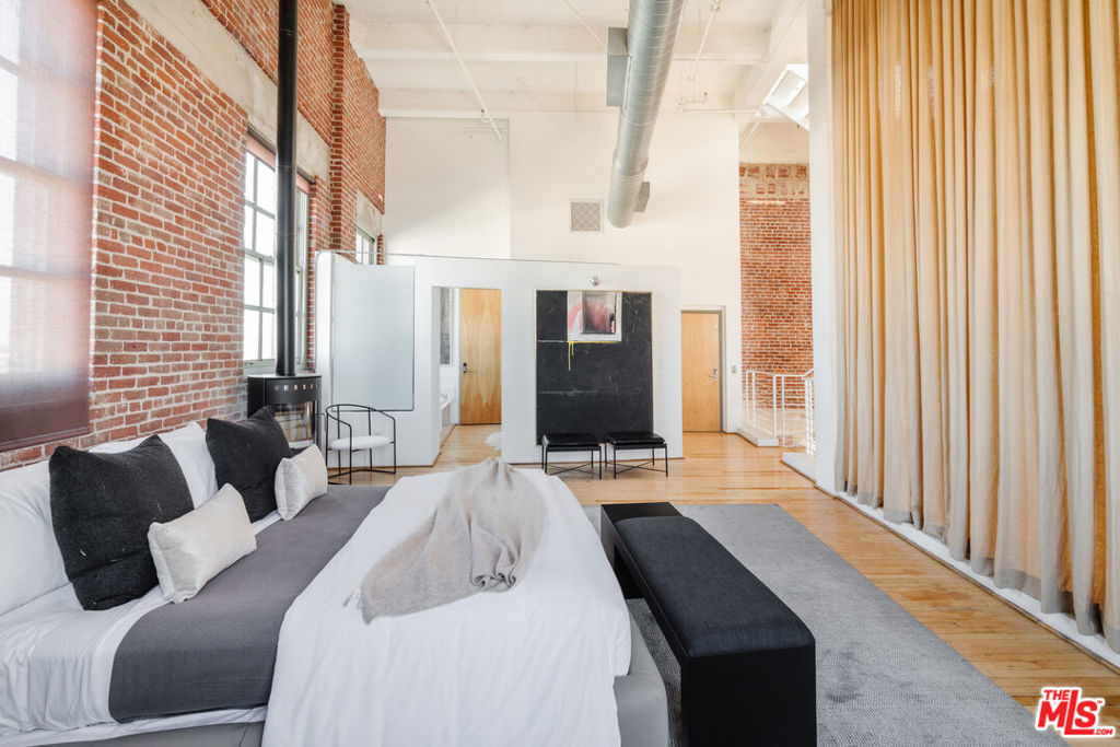 1850 INDUSTRIAL Street Unit: 703