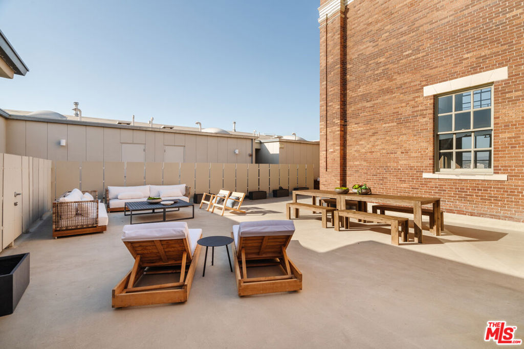 1850 INDUSTRIAL Street Unit: 703