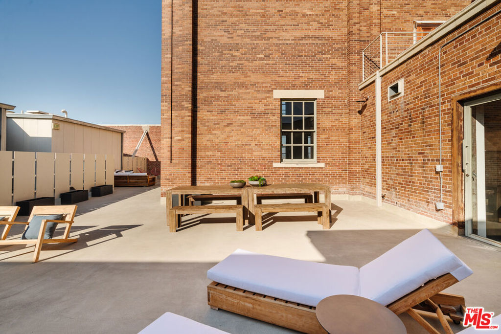 1850 INDUSTRIAL Street Unit: 703