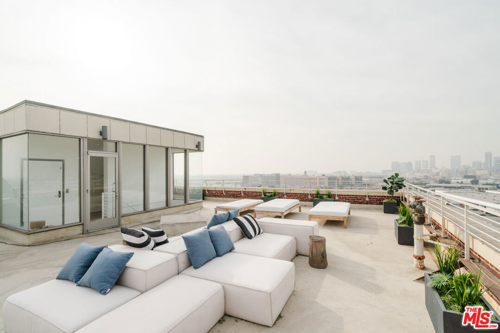1850 INDUSTRIAL Street Unit: 703