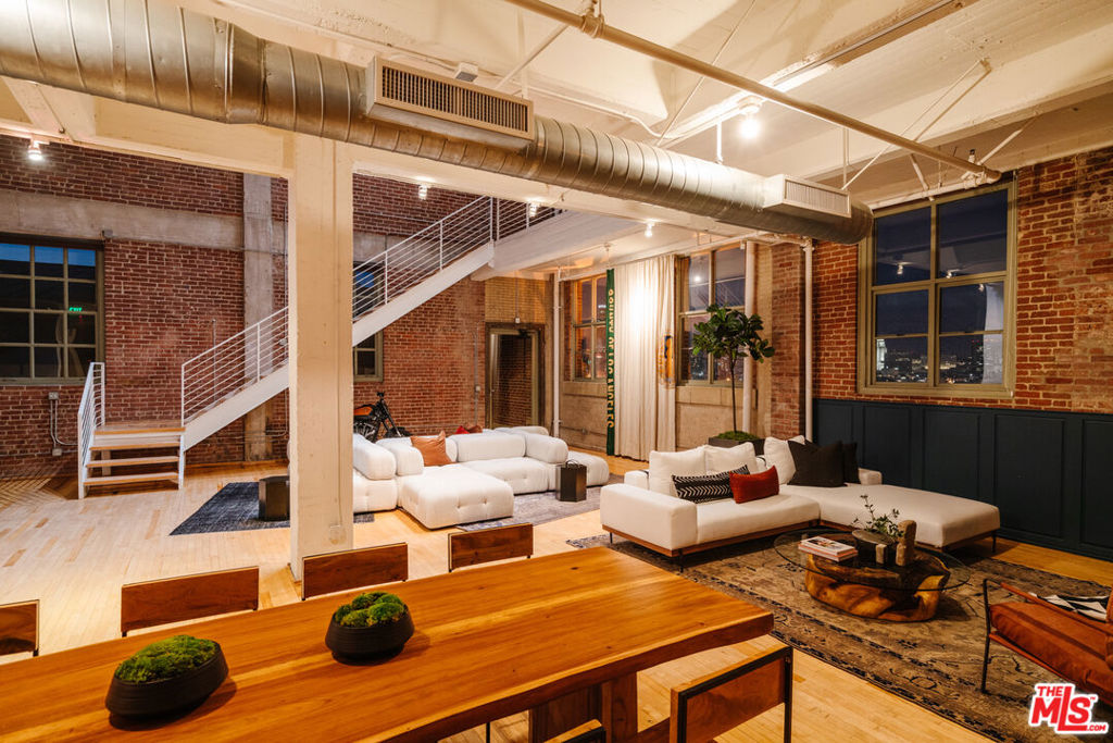 1850 INDUSTRIAL Street Unit: 703