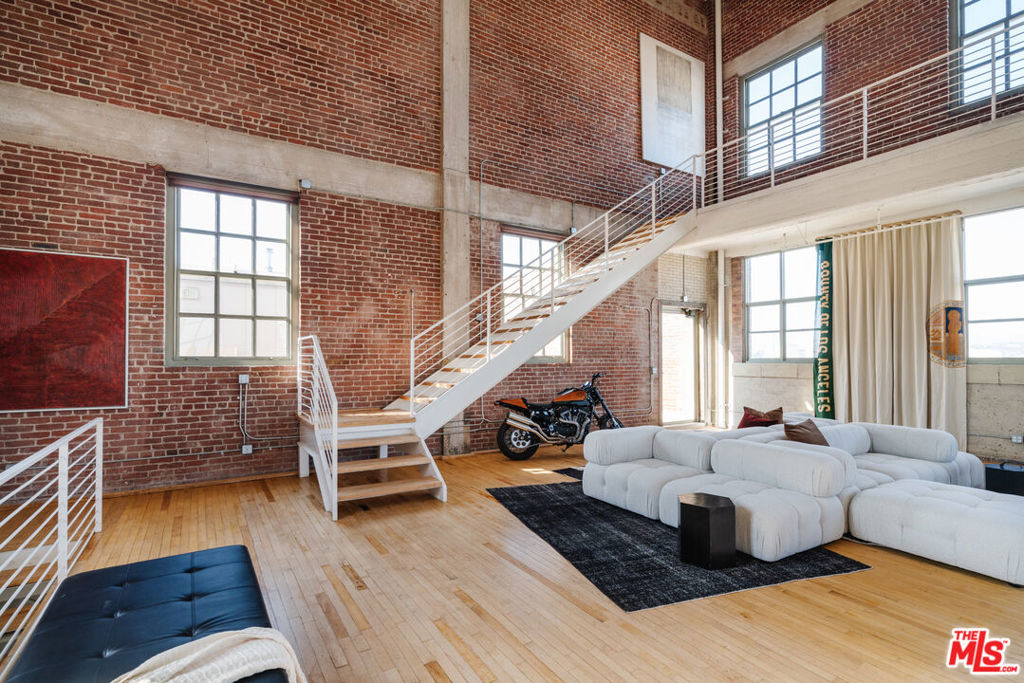 1850 INDUSTRIAL Street Unit: 703