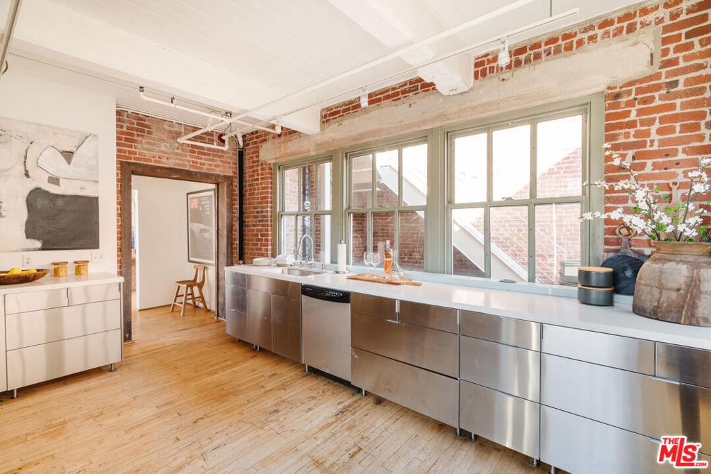 1850 INDUSTRIAL Street Unit: 703