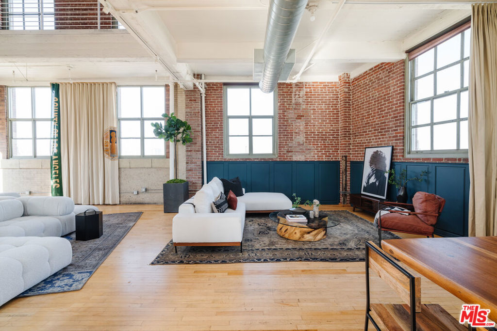 1850 INDUSTRIAL Street Unit: 703