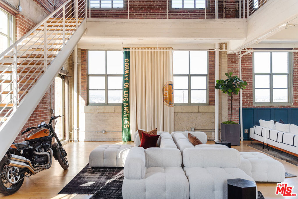 1850 INDUSTRIAL Street Unit: 703