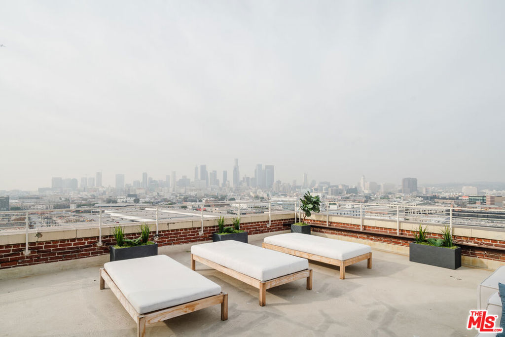 1850 INDUSTRIAL Street Unit: 703