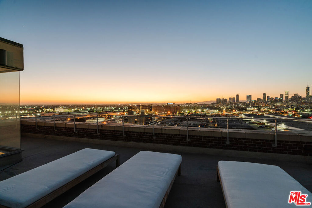 1850 INDUSTRIAL Street Unit: 703