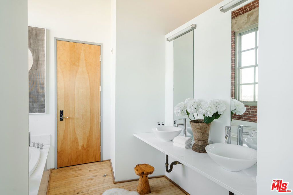1850 INDUSTRIAL Street Unit: 703