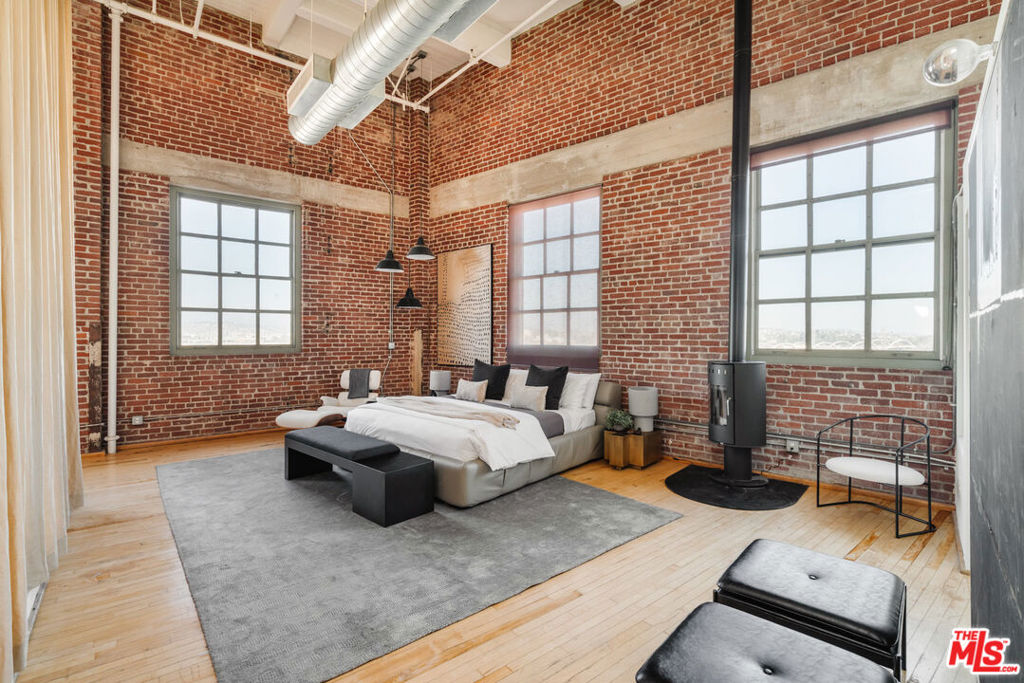 1850 INDUSTRIAL Street Unit: 703