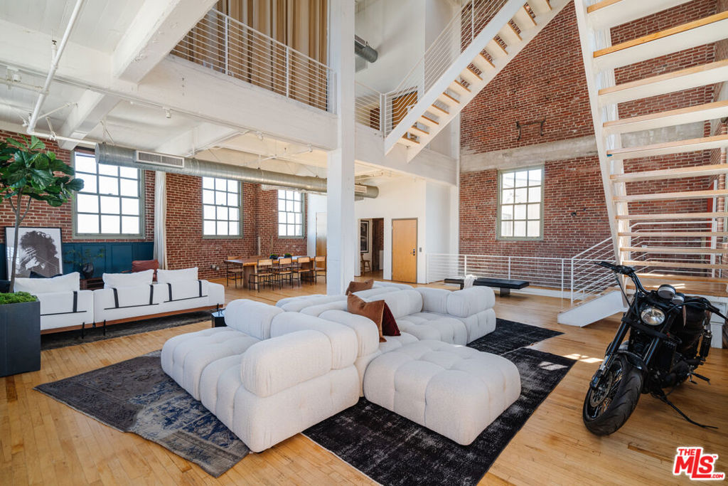 1850 INDUSTRIAL Street Unit: 703