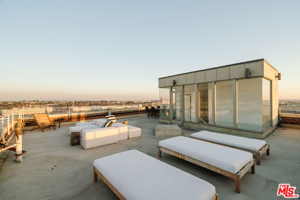 1850 INDUSTRIAL Street Unit: 703