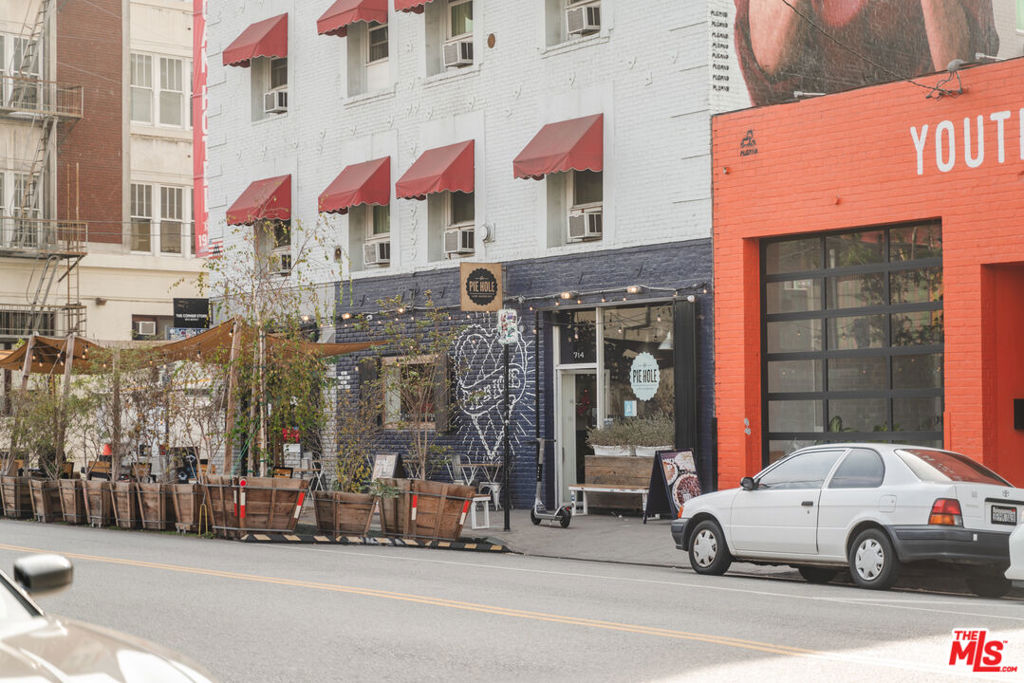 1850 INDUSTRIAL Street Unit: 703