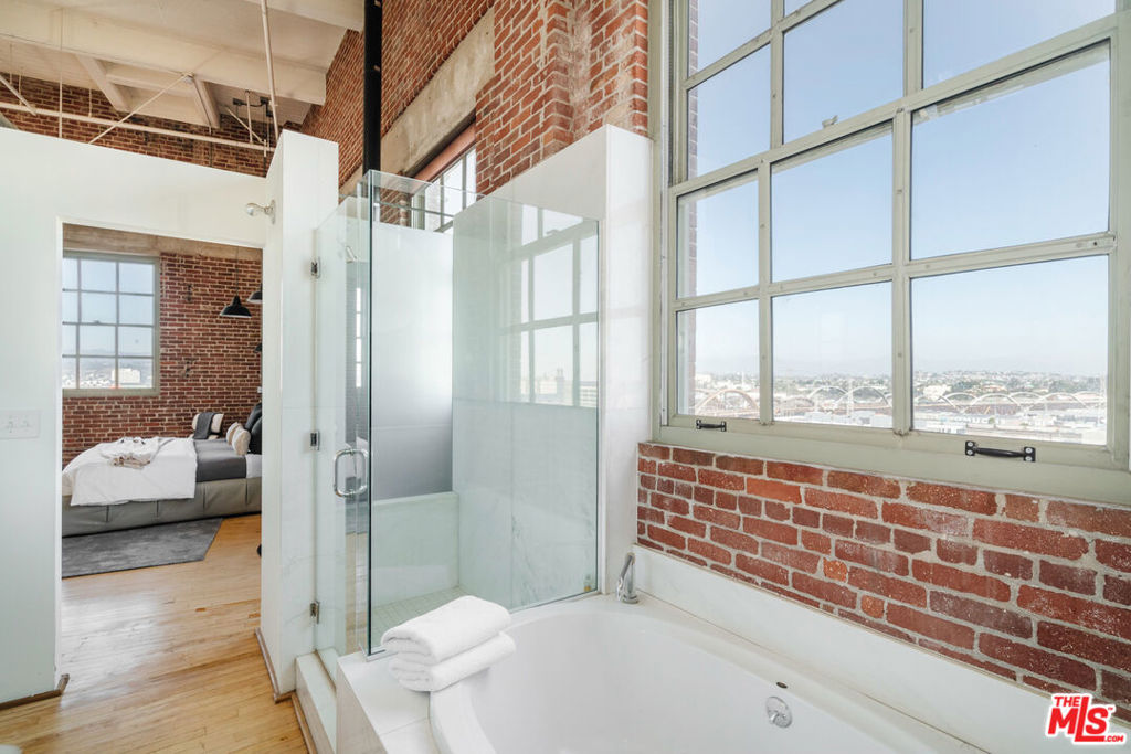 1850 INDUSTRIAL Street Unit: 703