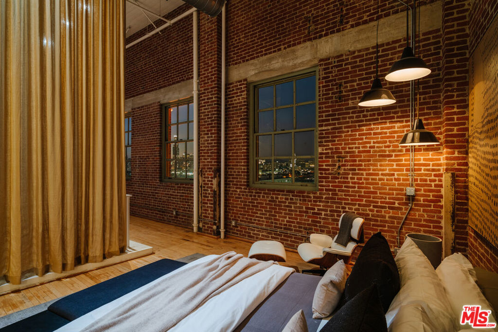1850 INDUSTRIAL Street Unit: 703