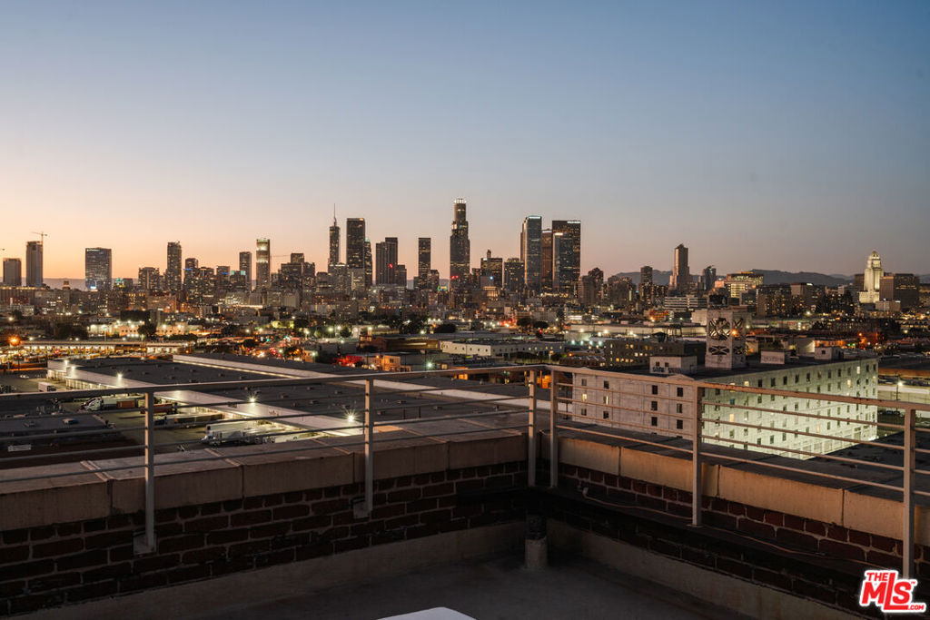 1850 INDUSTRIAL Street Unit: 703