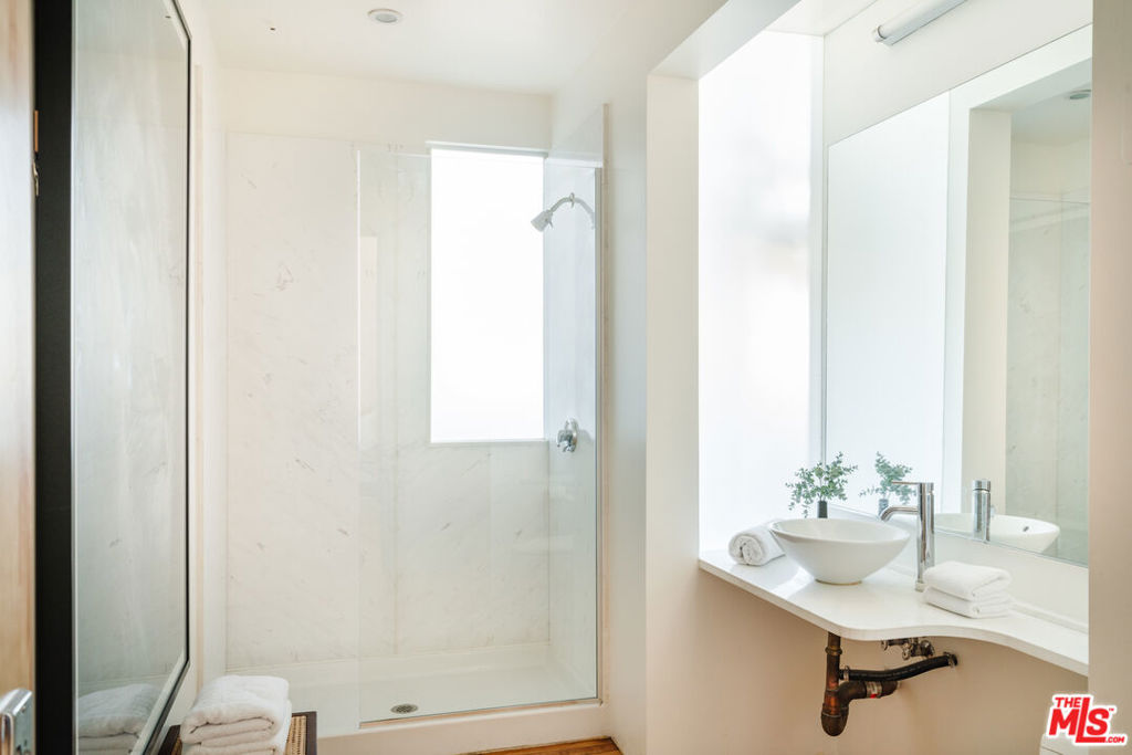 1850 INDUSTRIAL Street Unit: 703
