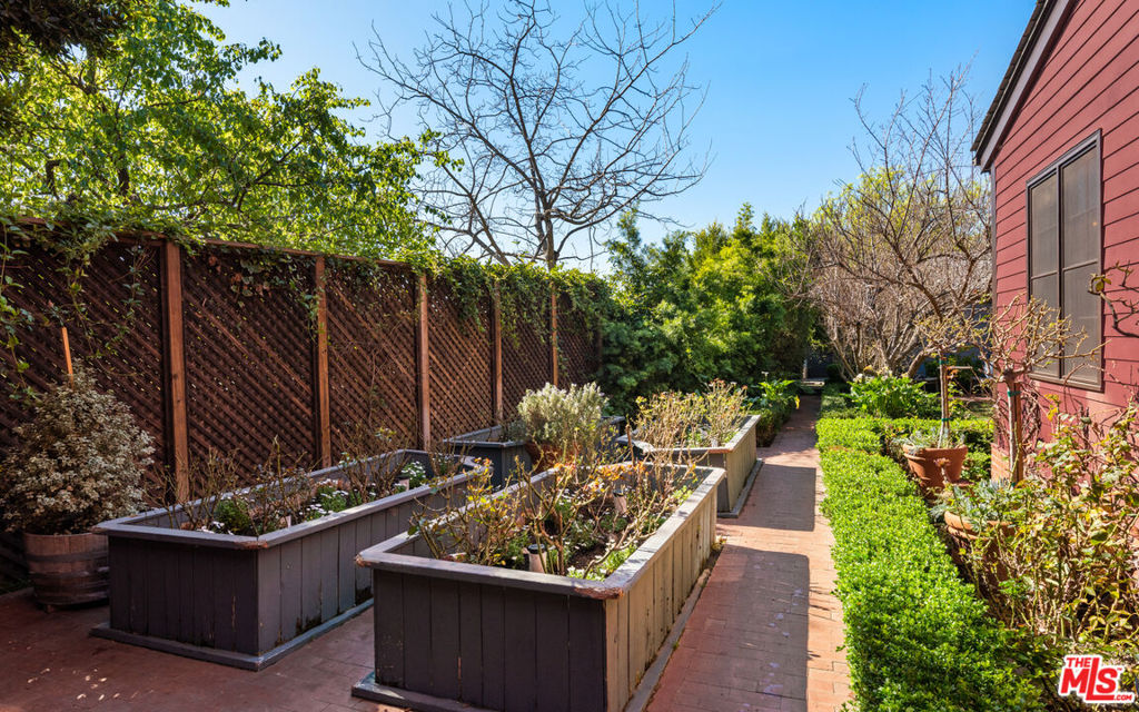 645 SAN LORENZO Street