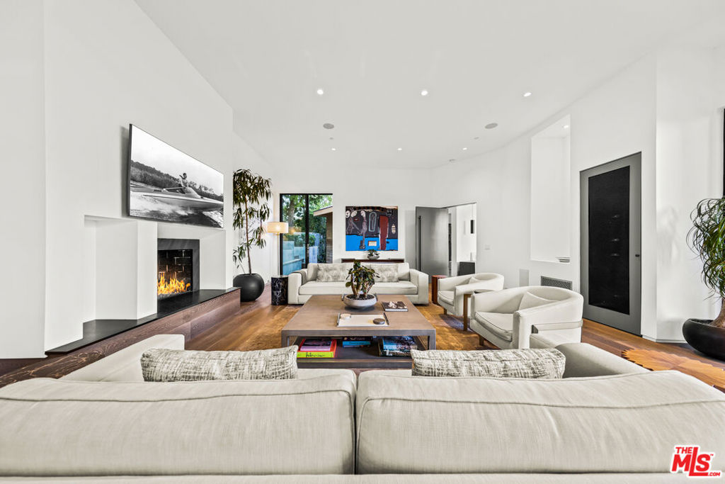 727 N Beverly Glen Boulevard