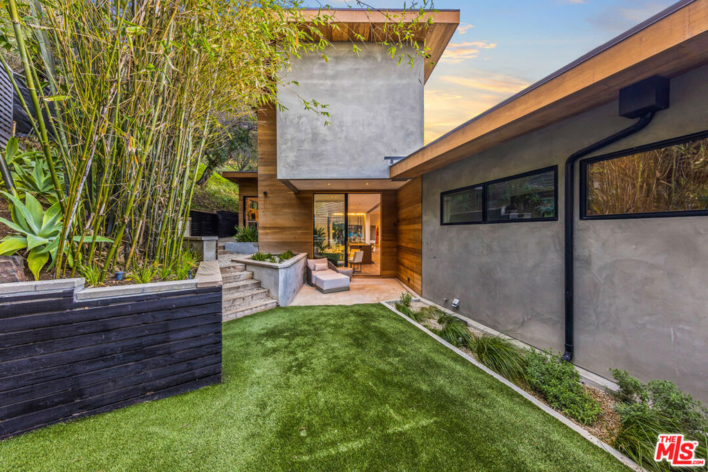 727 N Beverly Glen Boulevard
