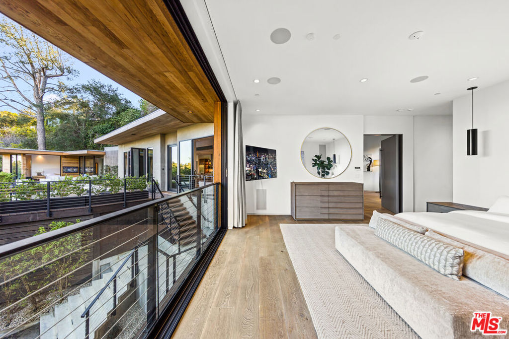727 N Beverly Glen Boulevard