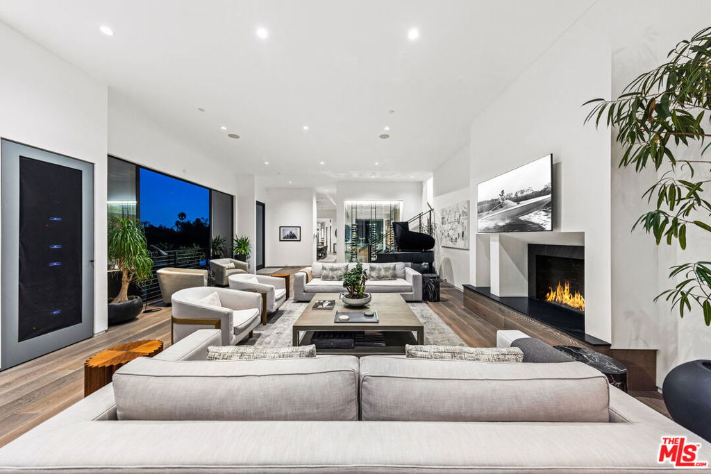 727 N Beverly Glen Boulevard