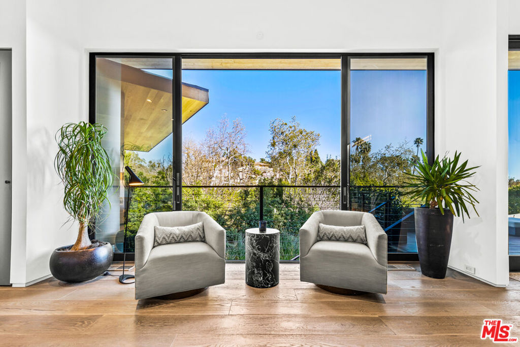 727 N Beverly Glen Boulevard