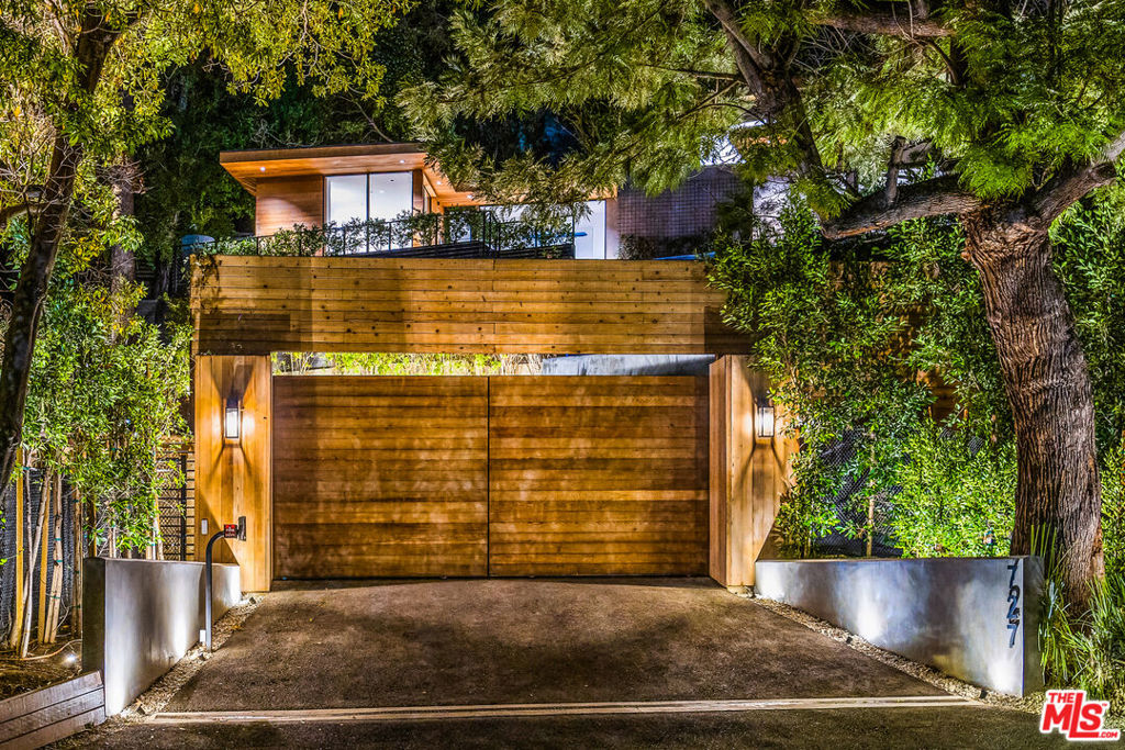 727 N Beverly Glen Boulevard
