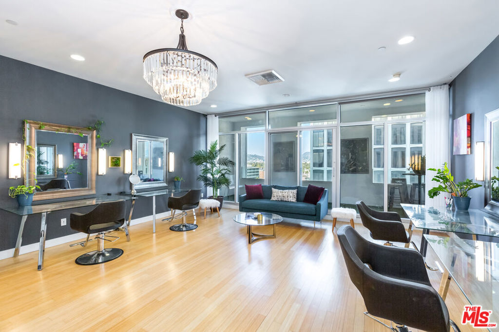 3810 Wilshire Boulevard Unit: 1002