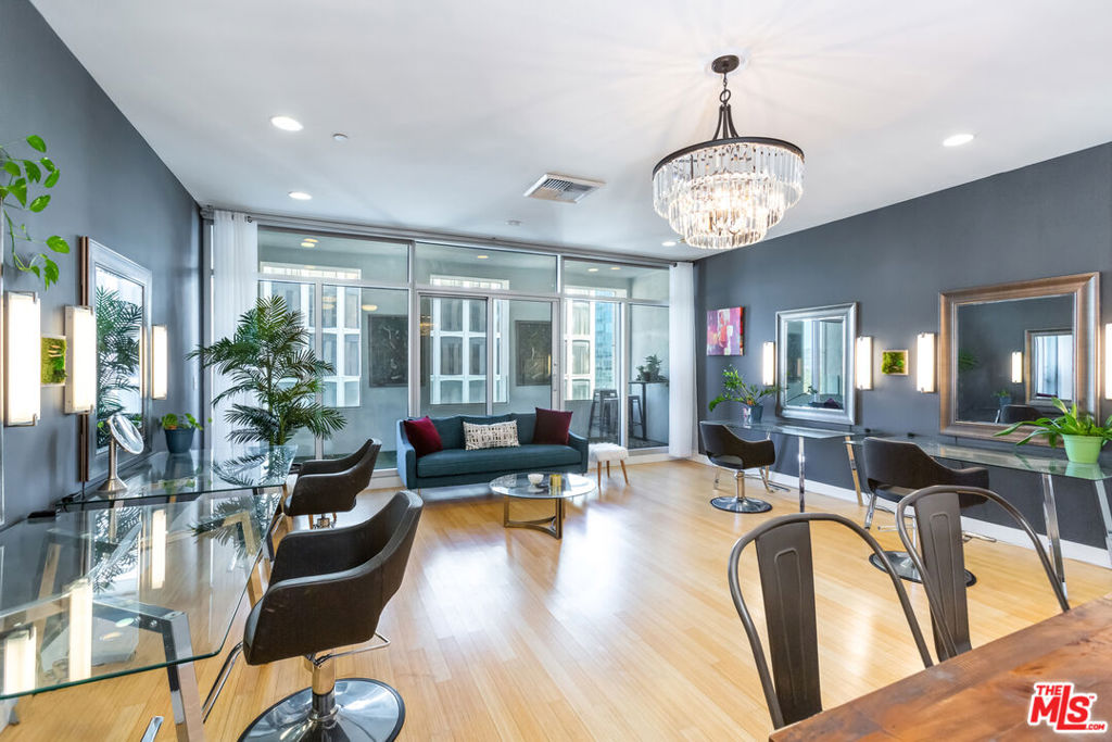 3810 Wilshire Boulevard Unit: 1002