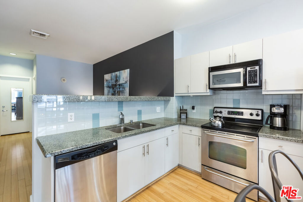 3810 Wilshire Boulevard Unit: 1002