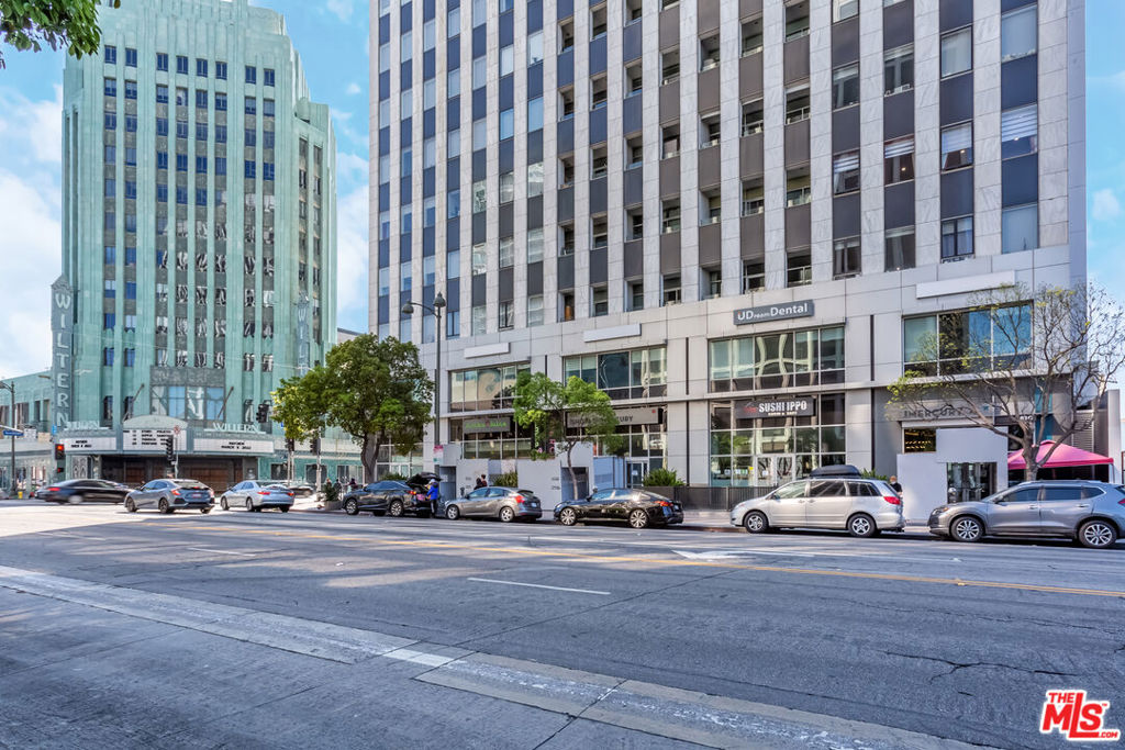 3810 Wilshire Boulevard Unit: 1002