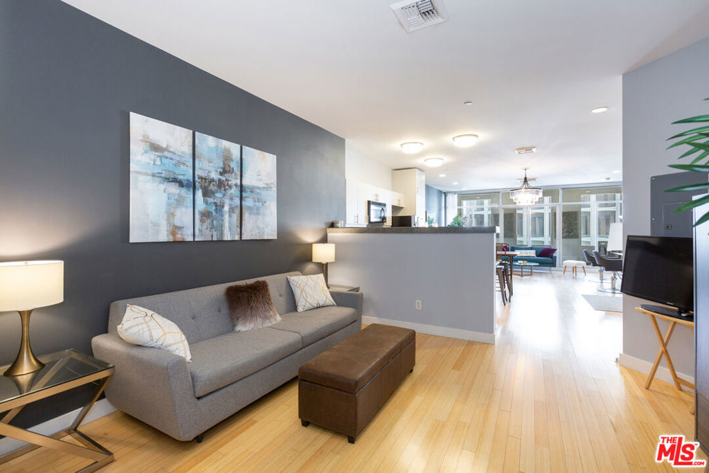 3810 Wilshire Boulevard Unit: 1002