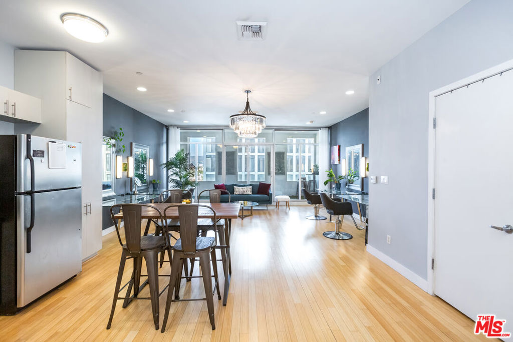 3810 Wilshire Boulevard Unit: 1002