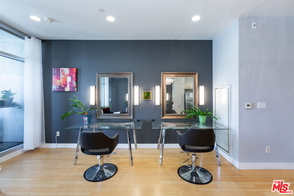 3810 Wilshire Boulevard Unit: 1002