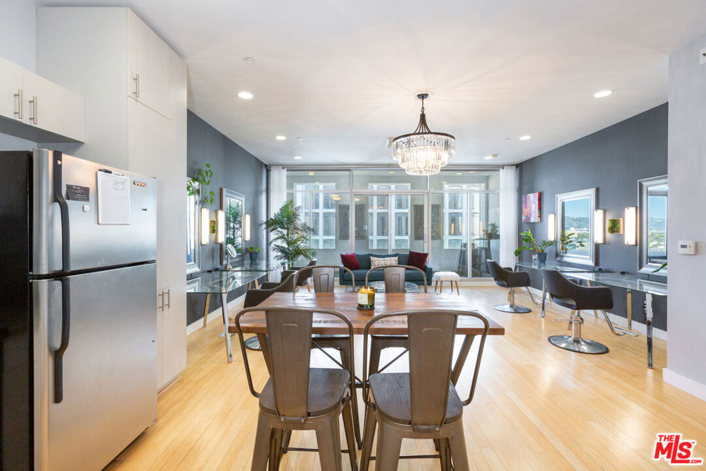 3810 Wilshire Boulevard Unit: 1002