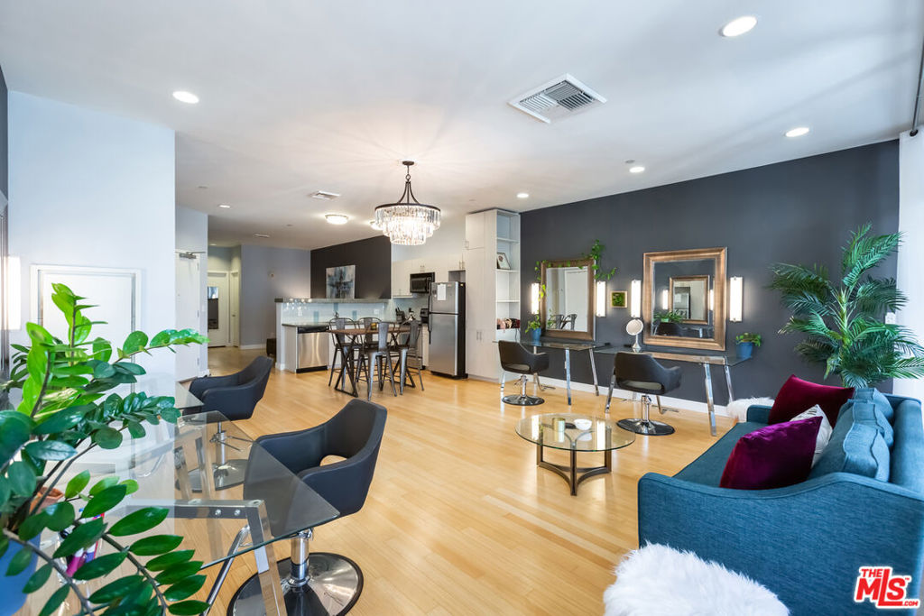 3810 Wilshire Boulevard Unit: 1002