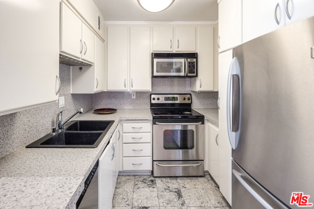 11750 W Sunset Boulevard Unit: 323