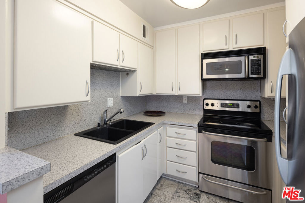 11750 W Sunset Boulevard Unit: 323