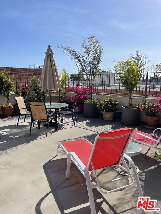 11750 W Sunset Boulevard Unit: 323