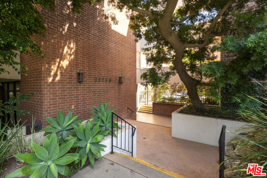 11750 W Sunset Boulevard Unit: 323