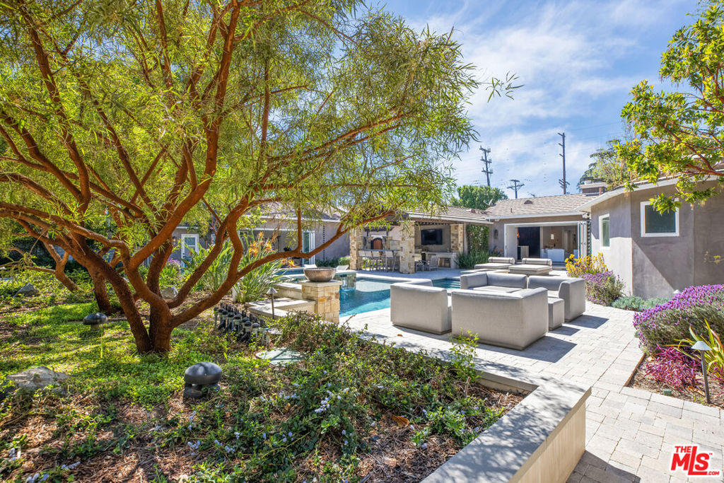 4714 CAHUENGA Boulevard