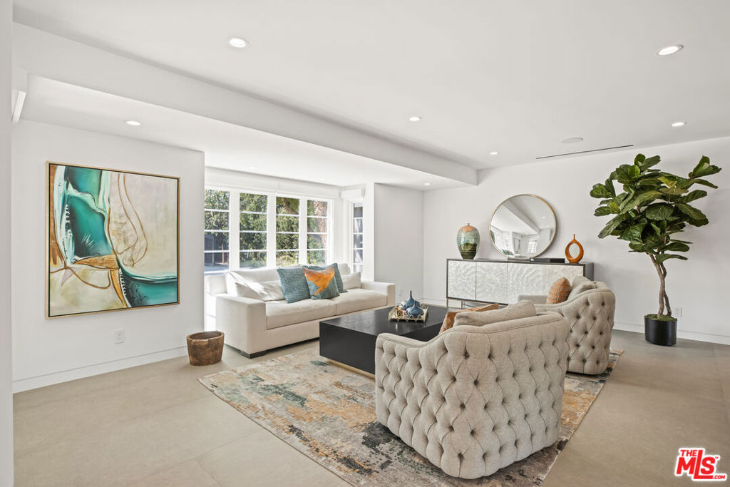 4714 CAHUENGA Boulevard