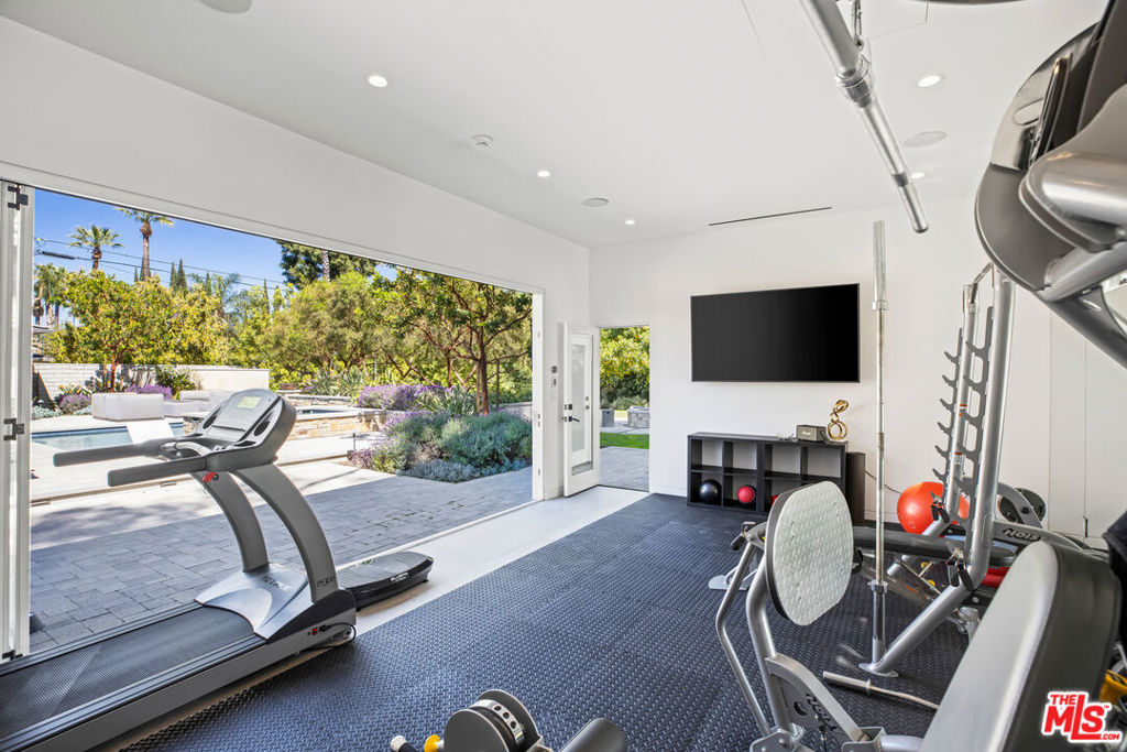 4714 CAHUENGA Boulevard
