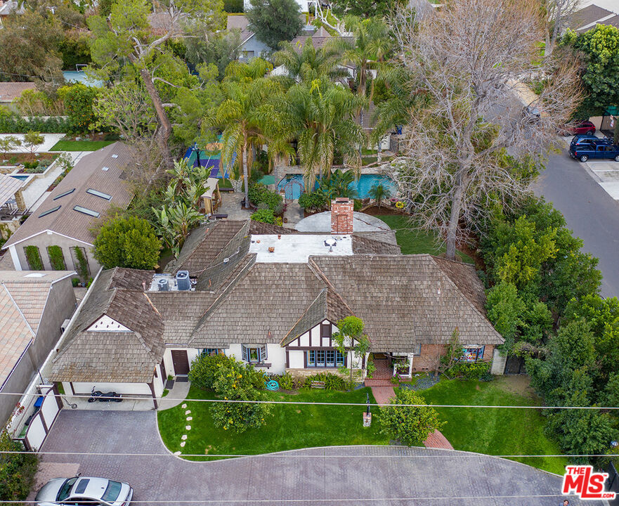 4704 CAHUENGA Boulevard