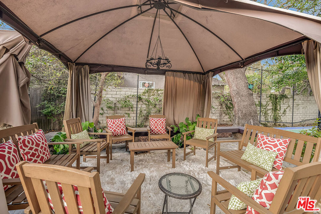 4704 CAHUENGA Boulevard