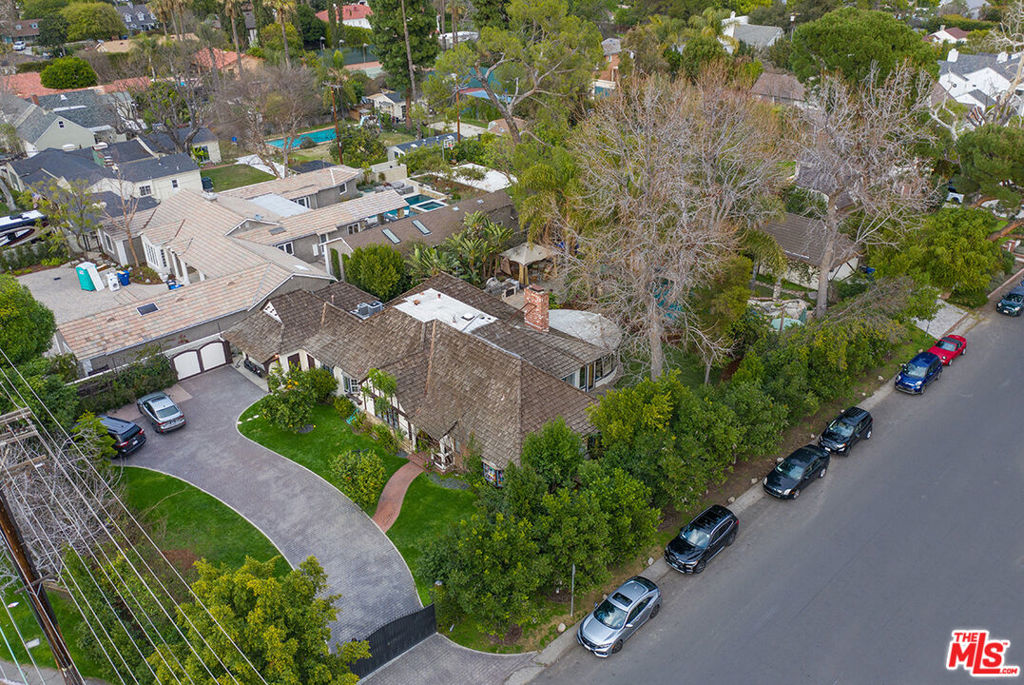 4704 CAHUENGA Boulevard