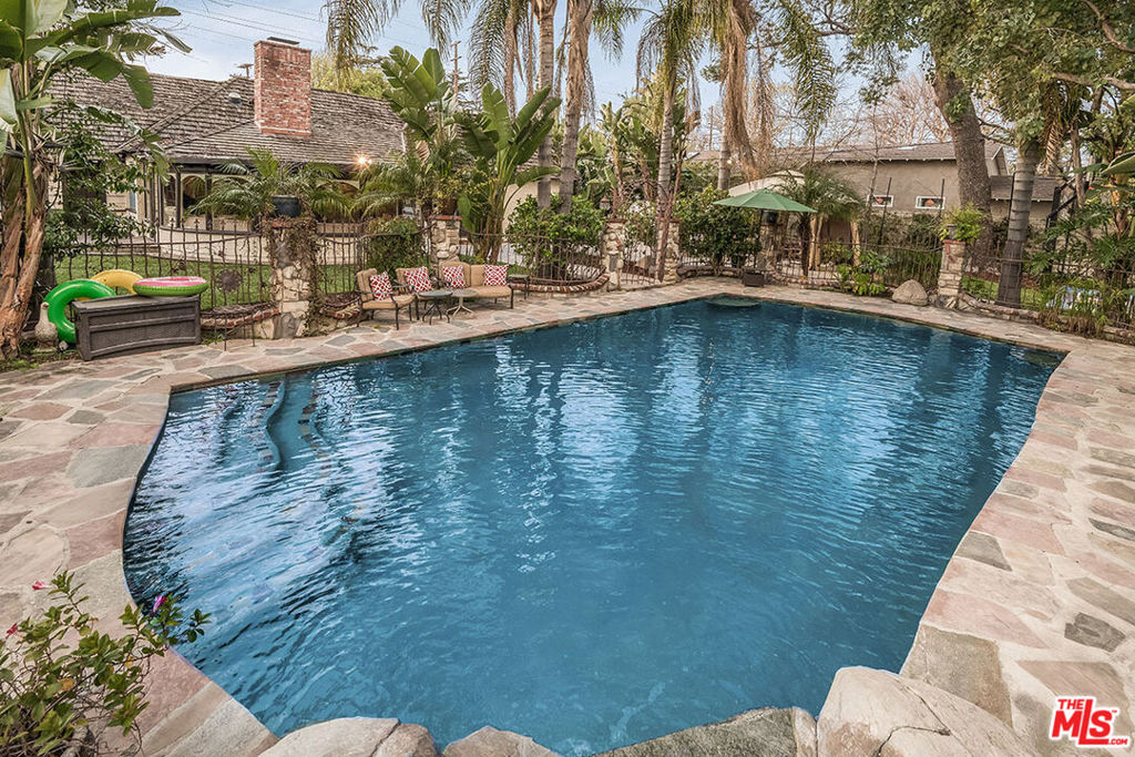 4704 CAHUENGA Boulevard