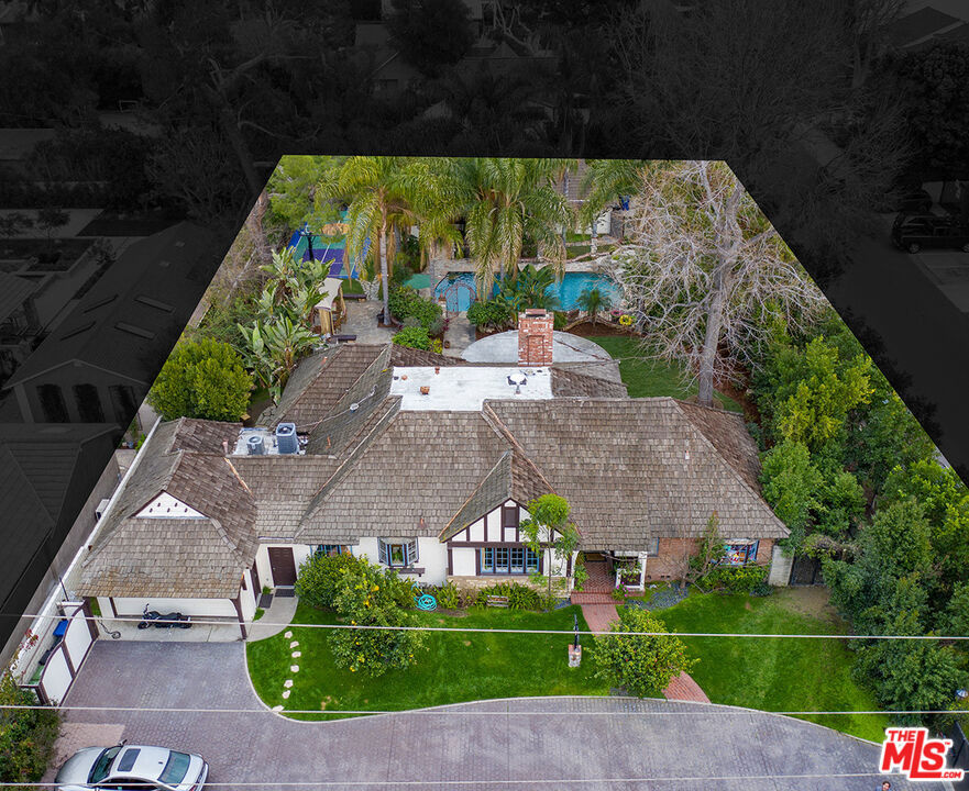4704 CAHUENGA Boulevard
