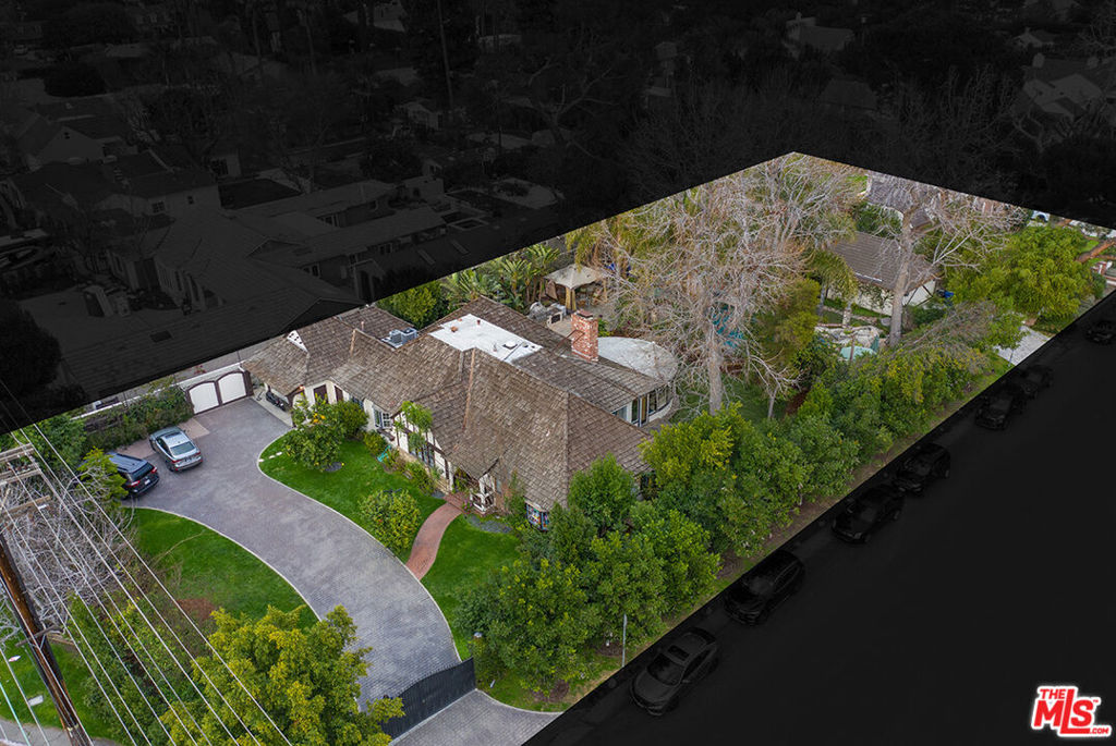 4704 CAHUENGA Boulevard